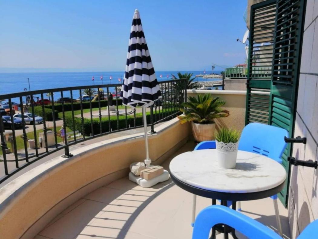 Apartment Dalma Podgora Exterior foto